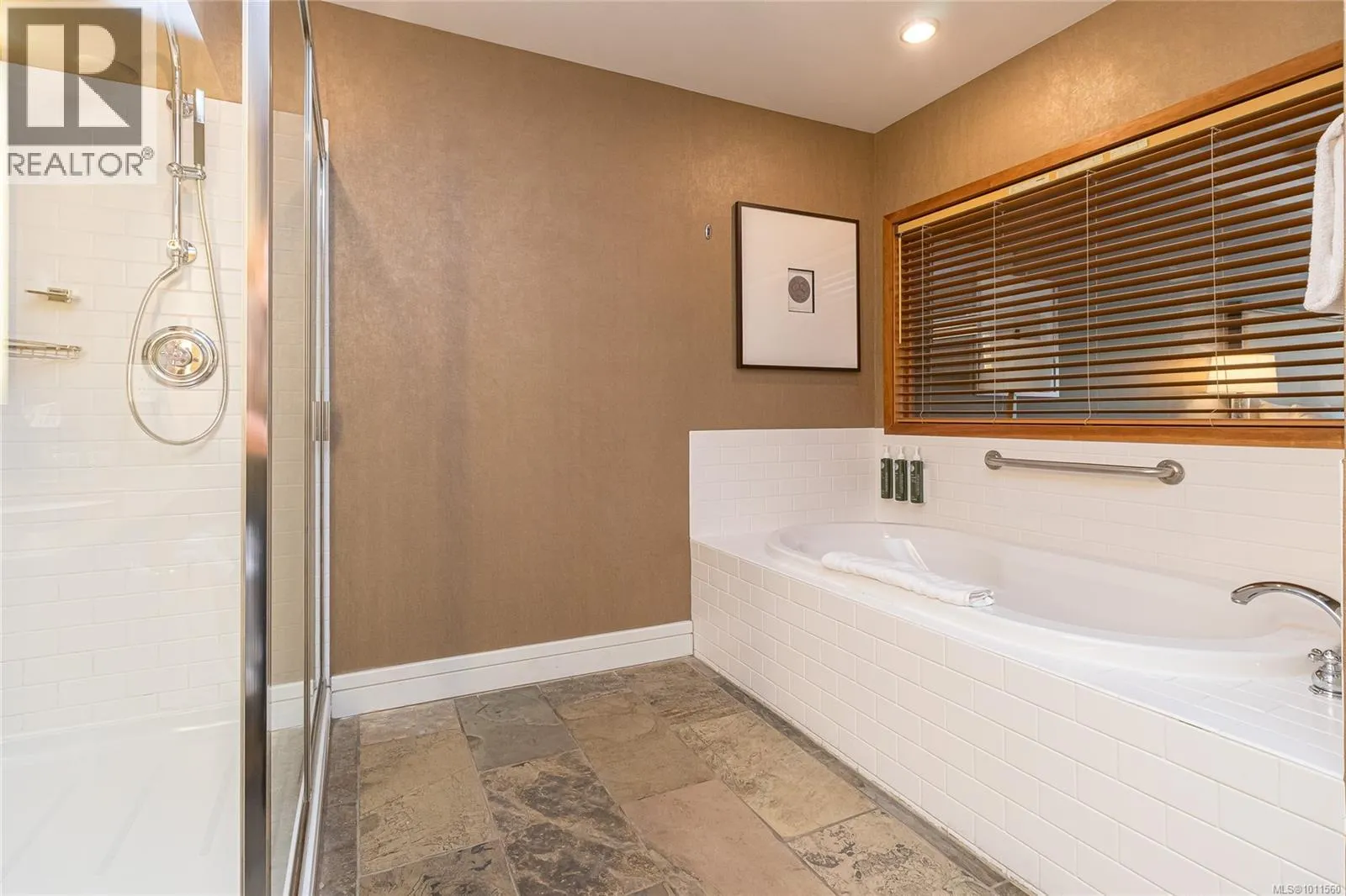 210 B&C 1376 Lynburne Pl