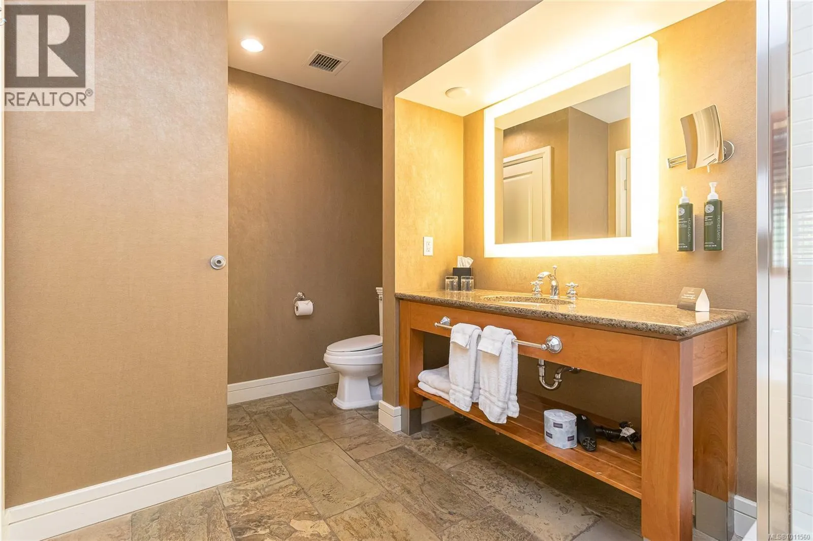 210 B&C 1376 Lynburne Pl