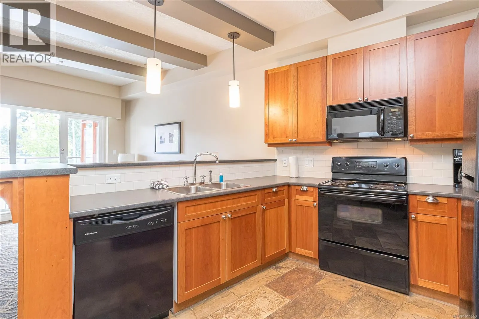 210 B&C 1376 Lynburne Pl