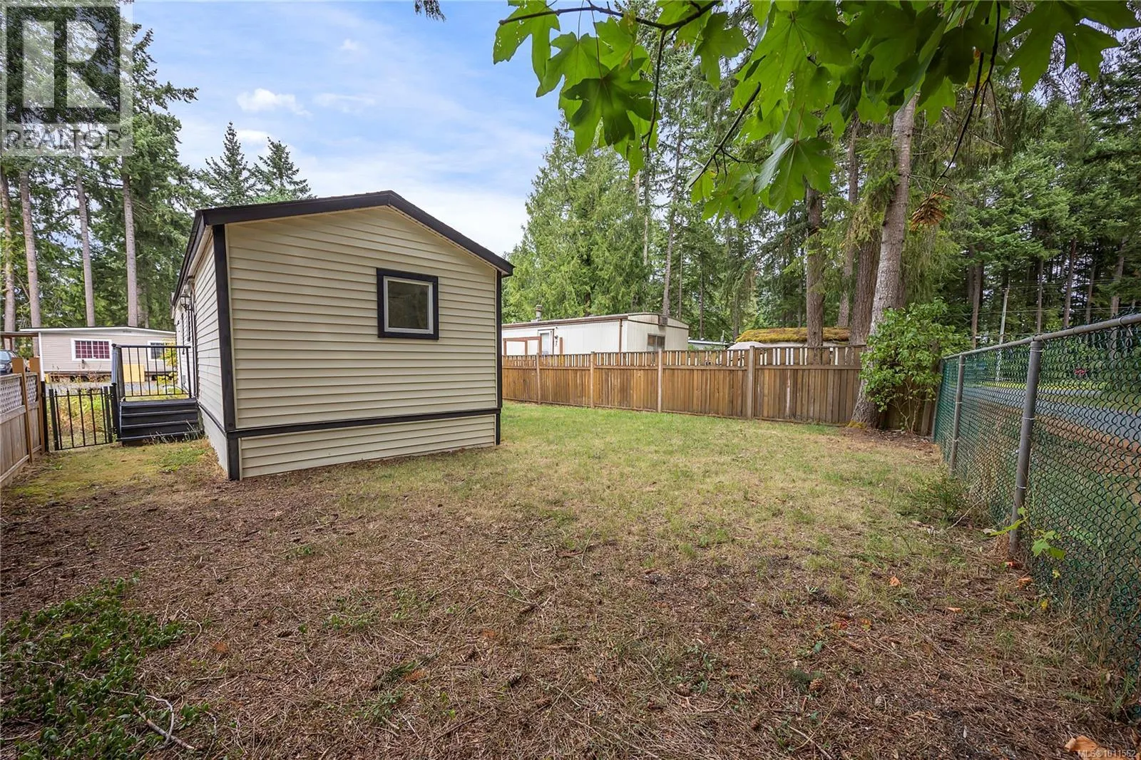 15 3449 Hallberg Rd