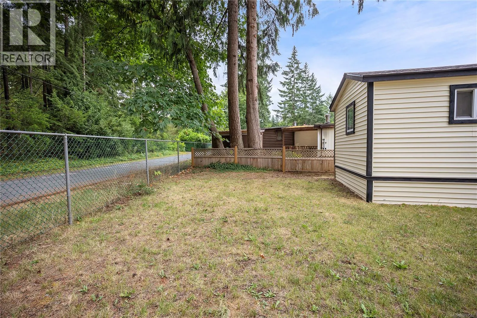 15 3449 Hallberg Rd