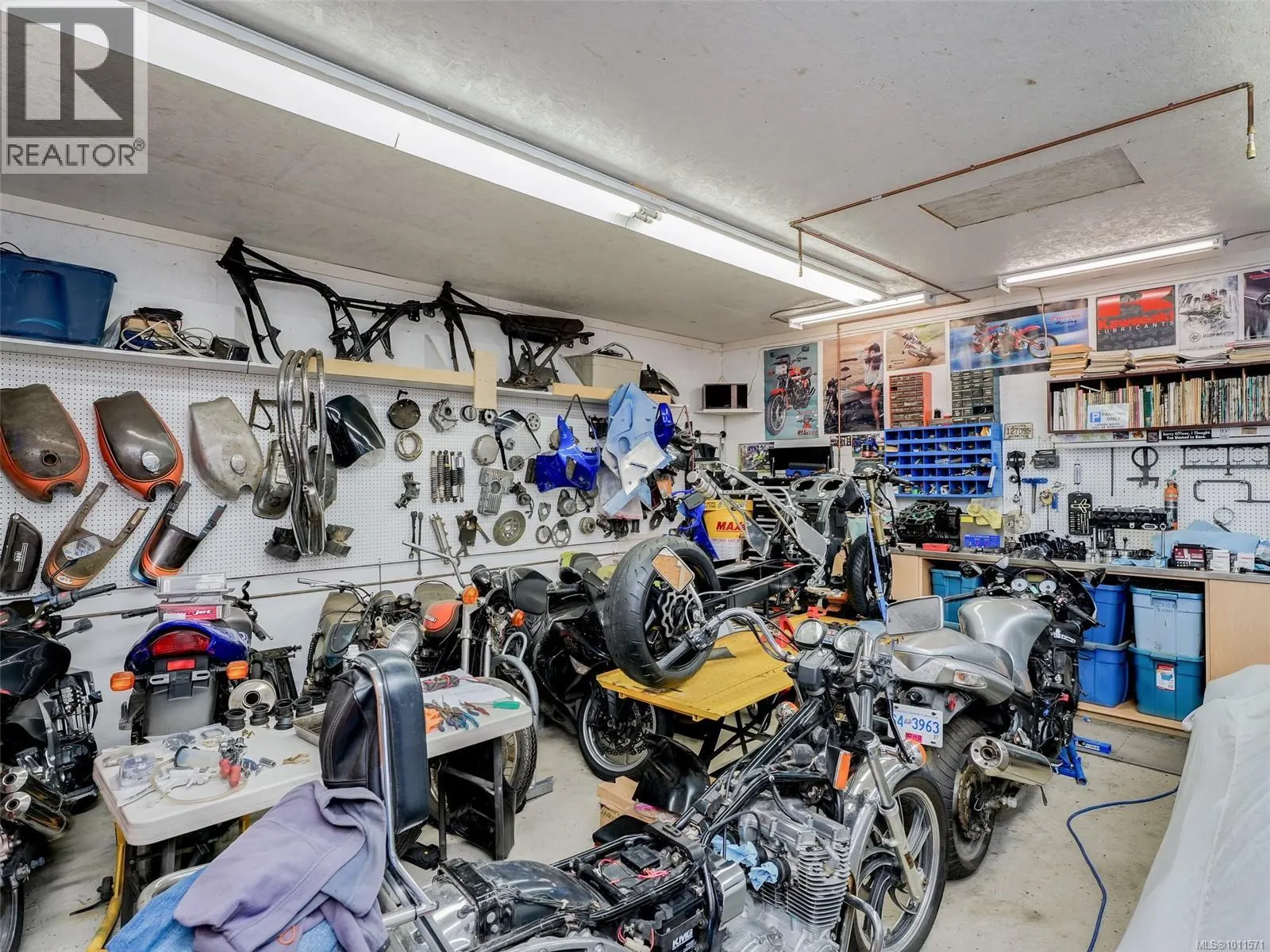 2391 Shawnigan Lake Rd