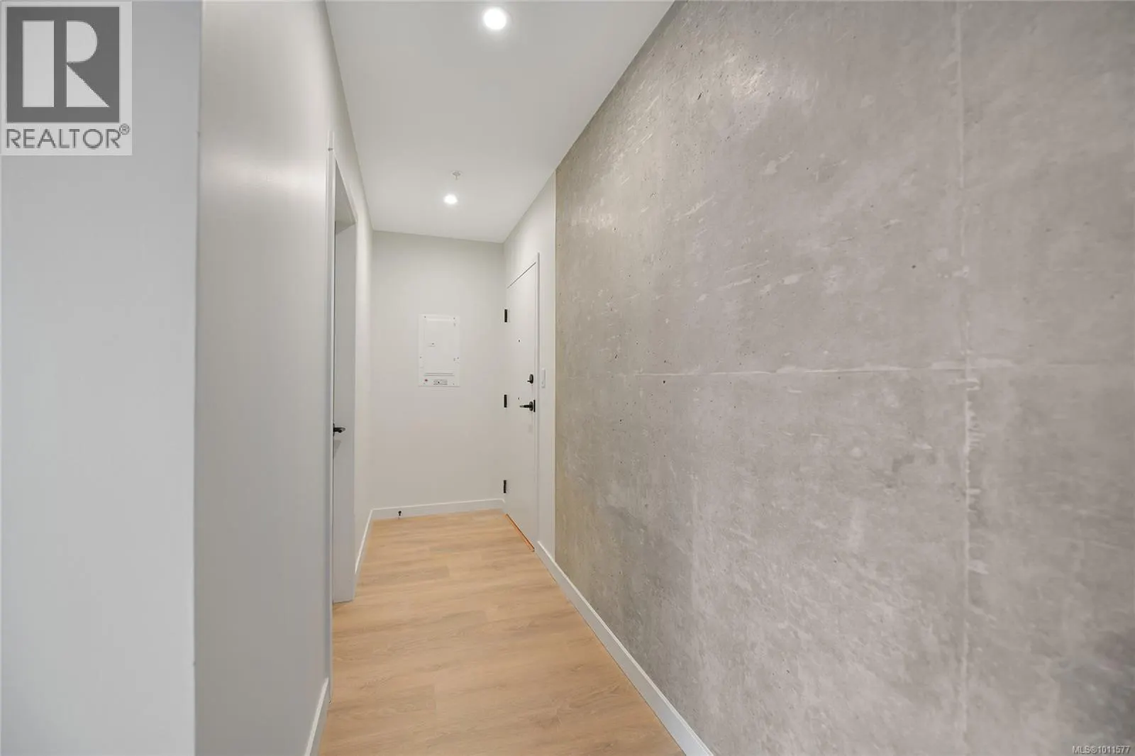 203 1097 View St