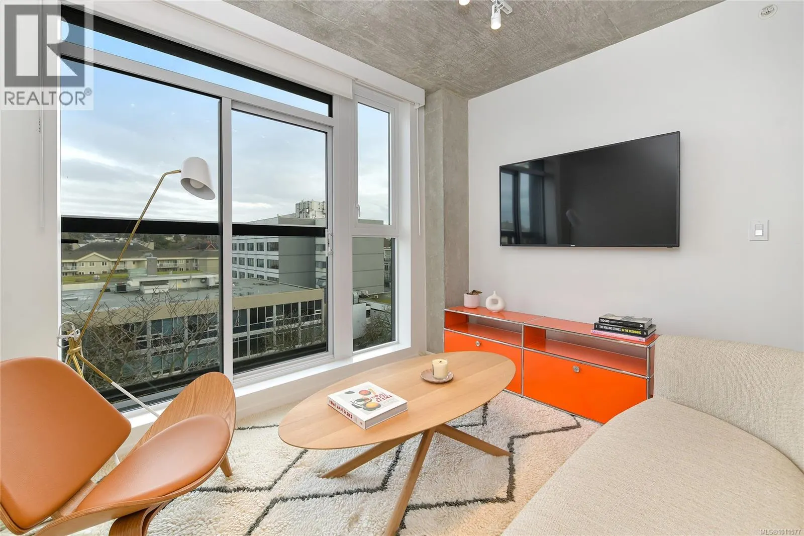 203 1097 View St