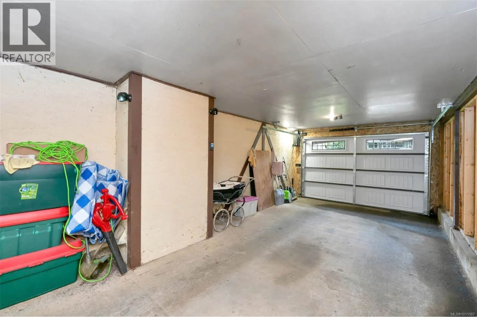 4752 Fairbridge Dr