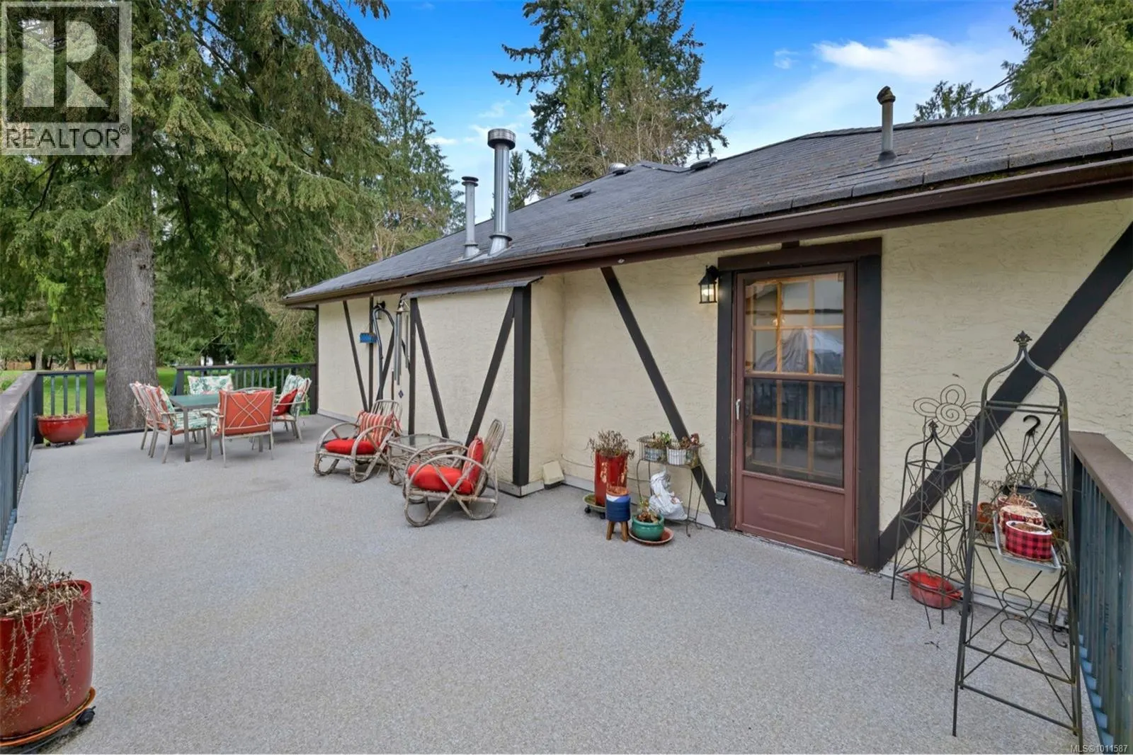 4752 Fairbridge Dr
