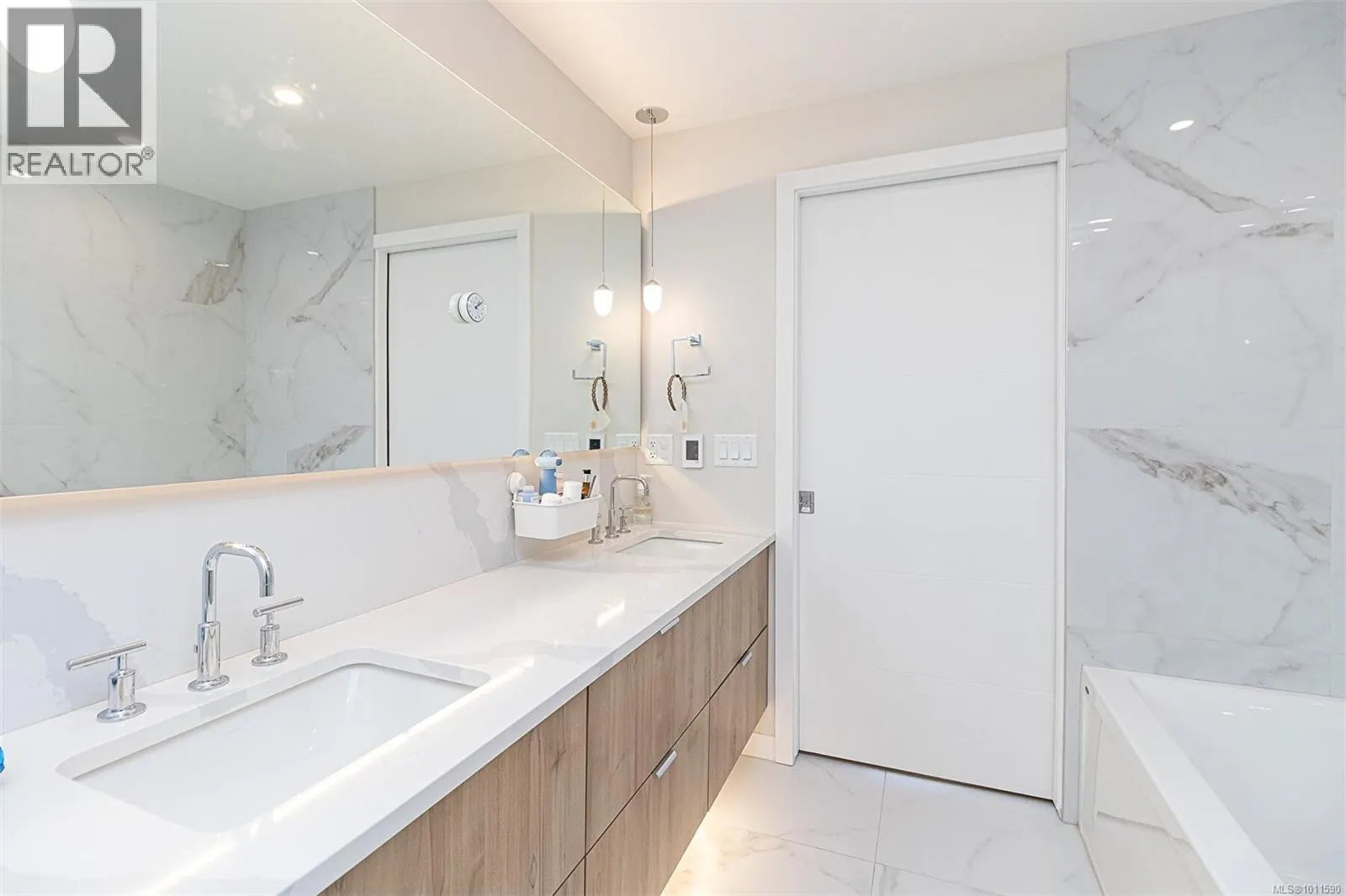 406 5118 Cordova Bay Rd