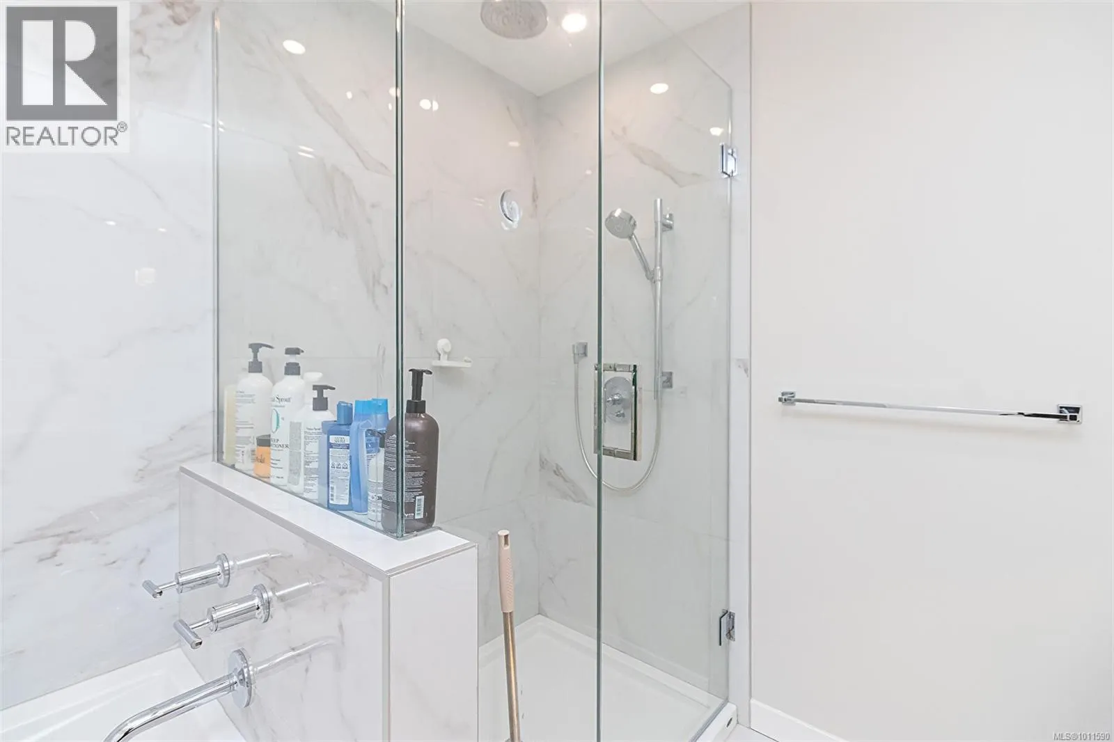 406 5118 Cordova Bay Rd