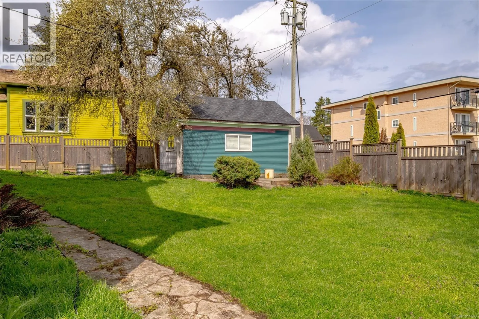 302 Victoria Rd