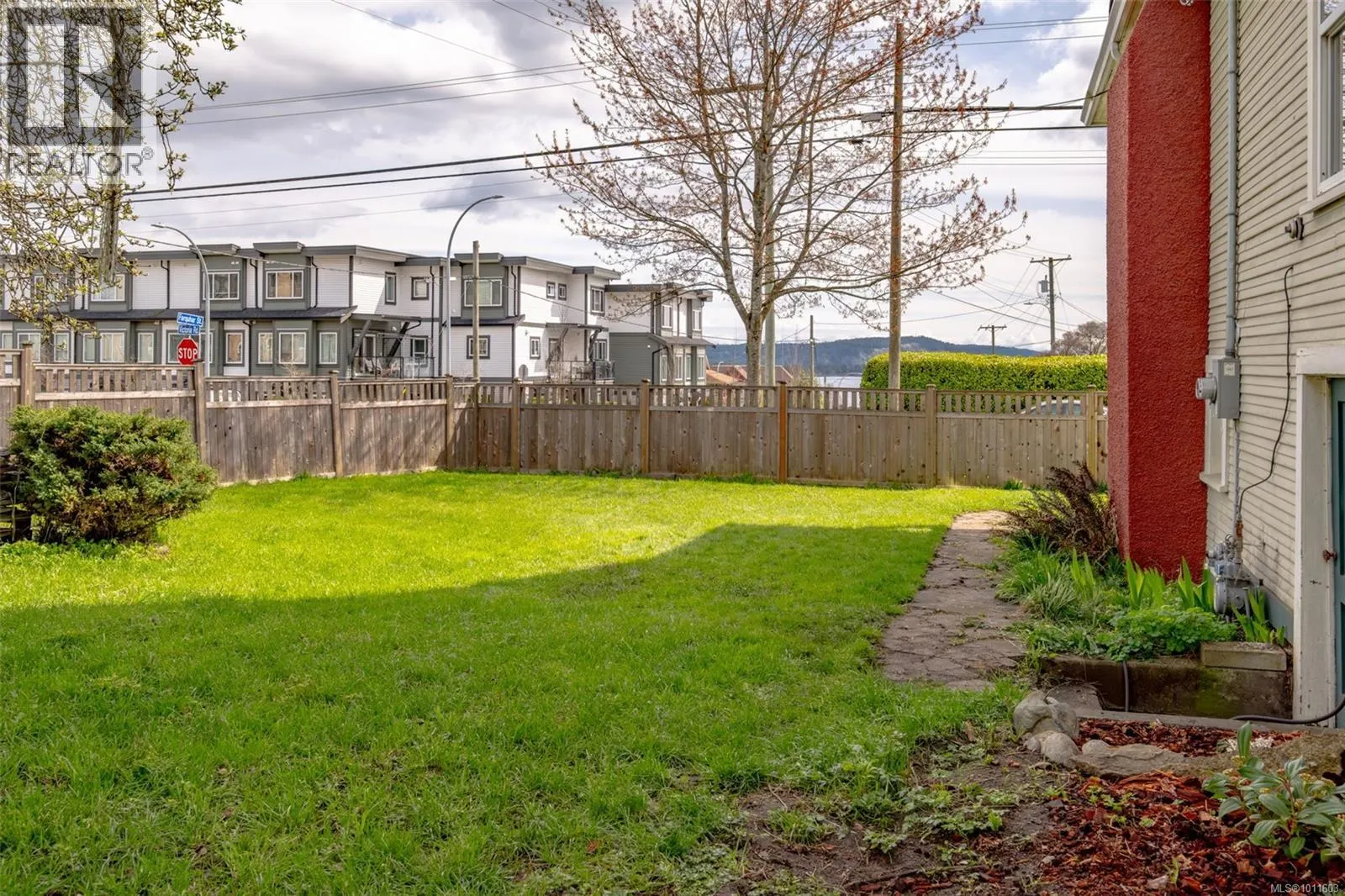 302 Victoria Rd