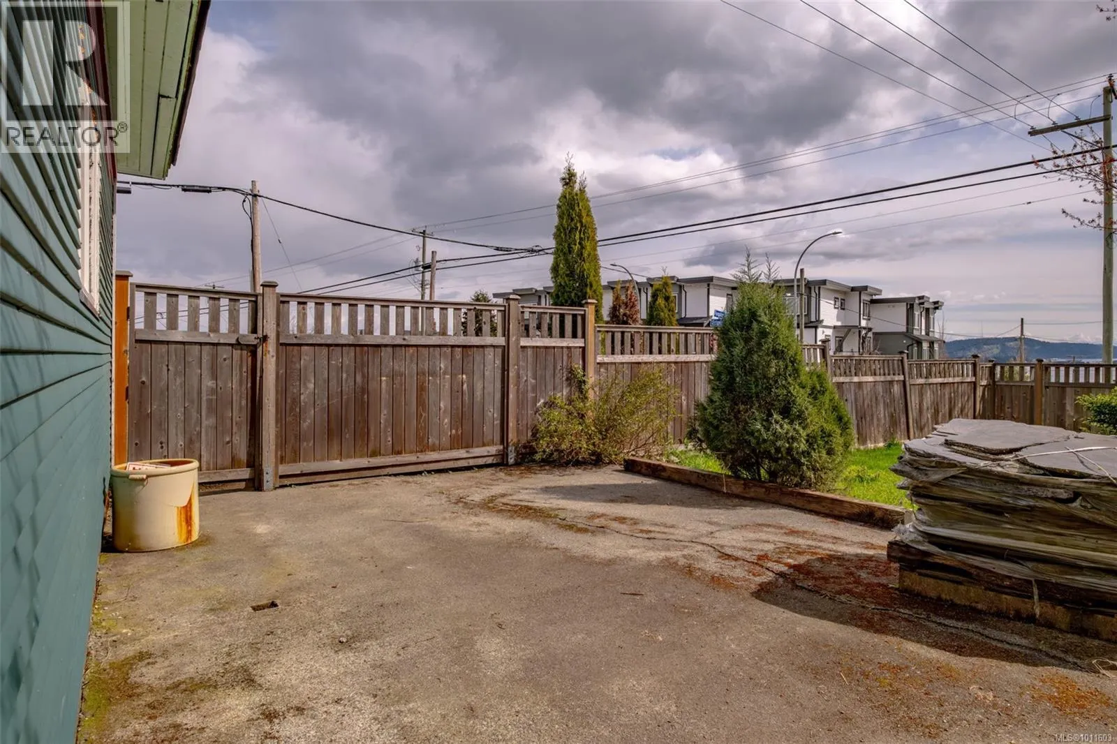 302 Victoria Rd