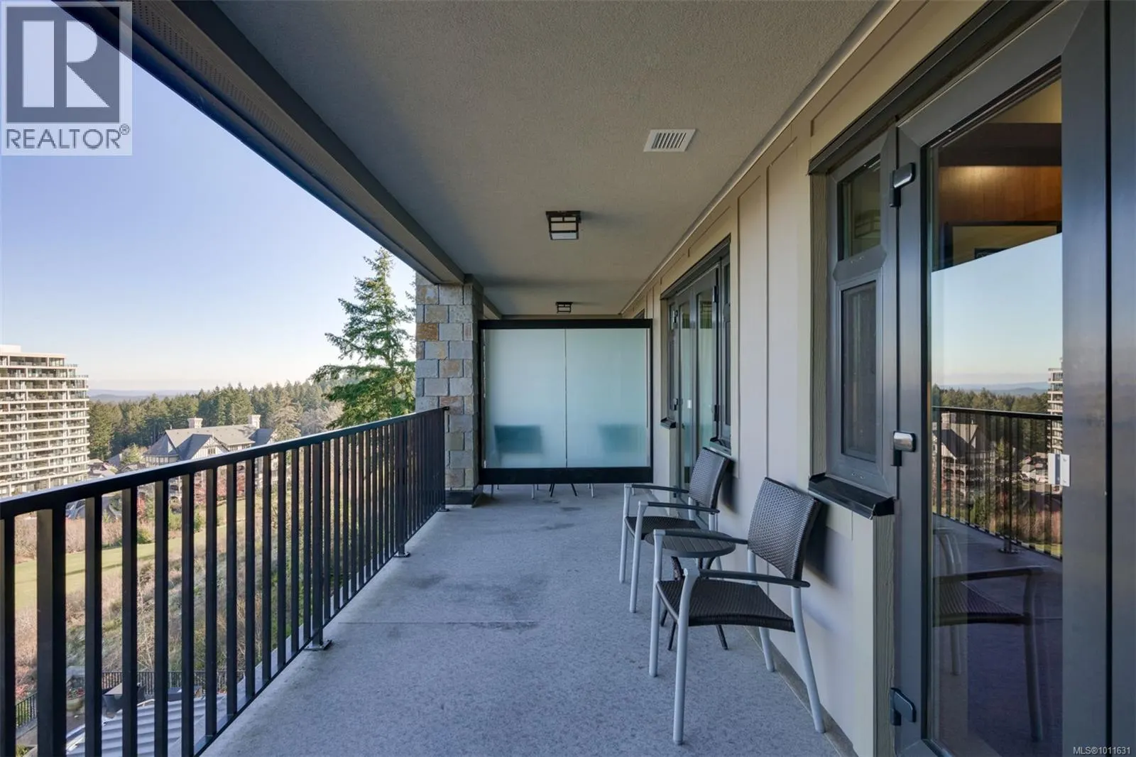 335/337 C 1999 Country Club Way