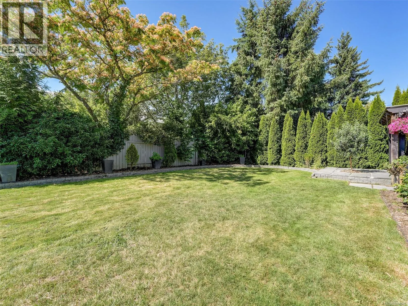 4774 Cordova Bay Rd