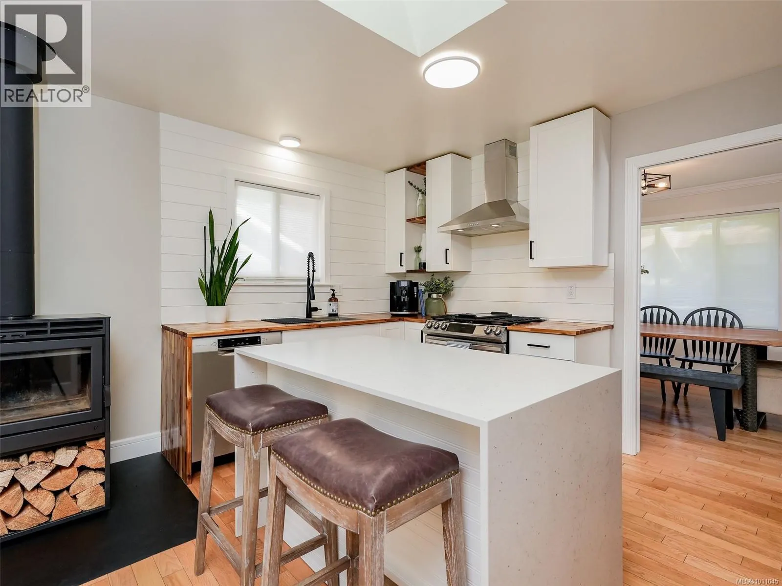 4774 Cordova Bay Rd