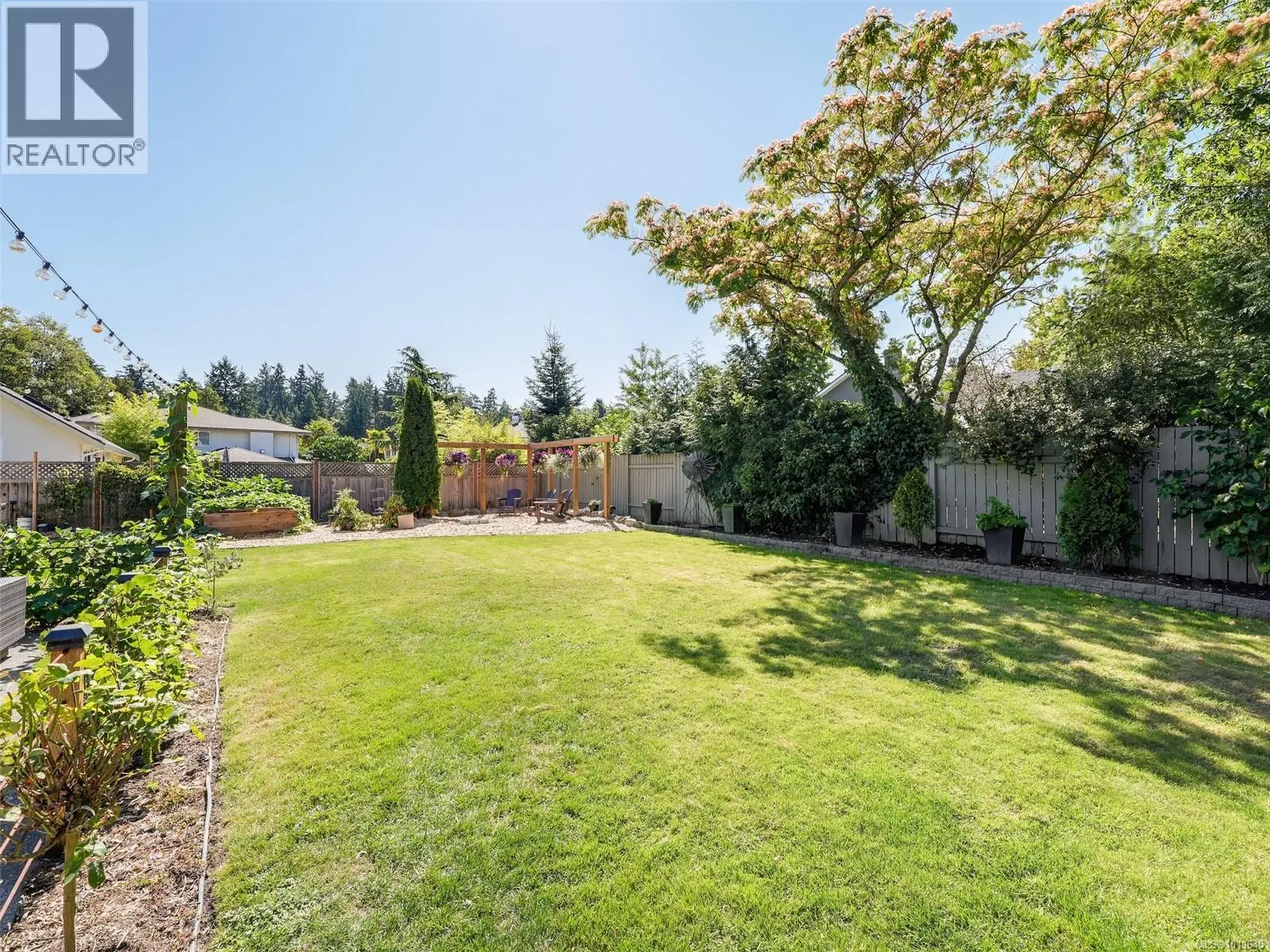 4774 Cordova Bay Rd
