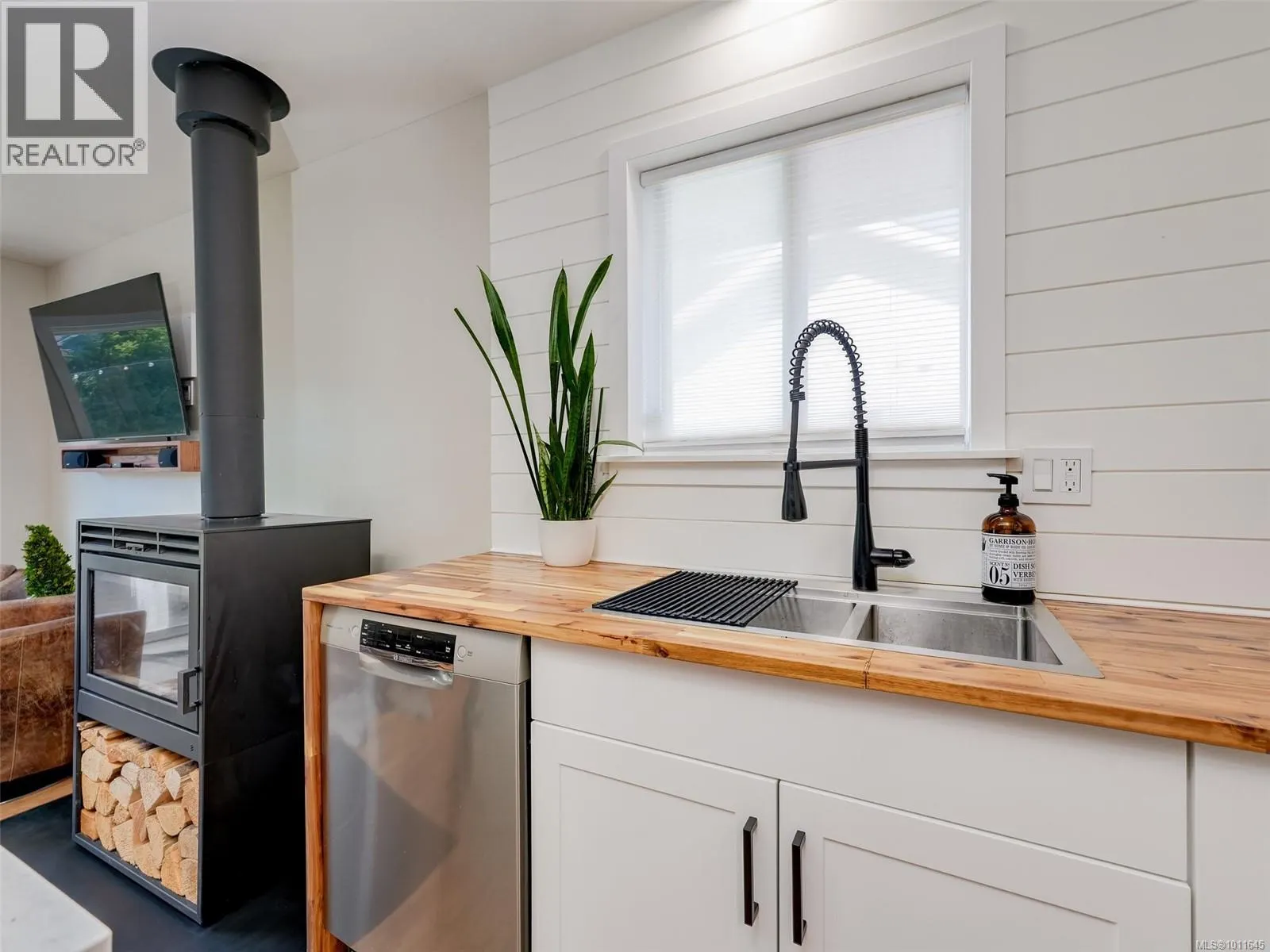 4774 Cordova Bay Rd