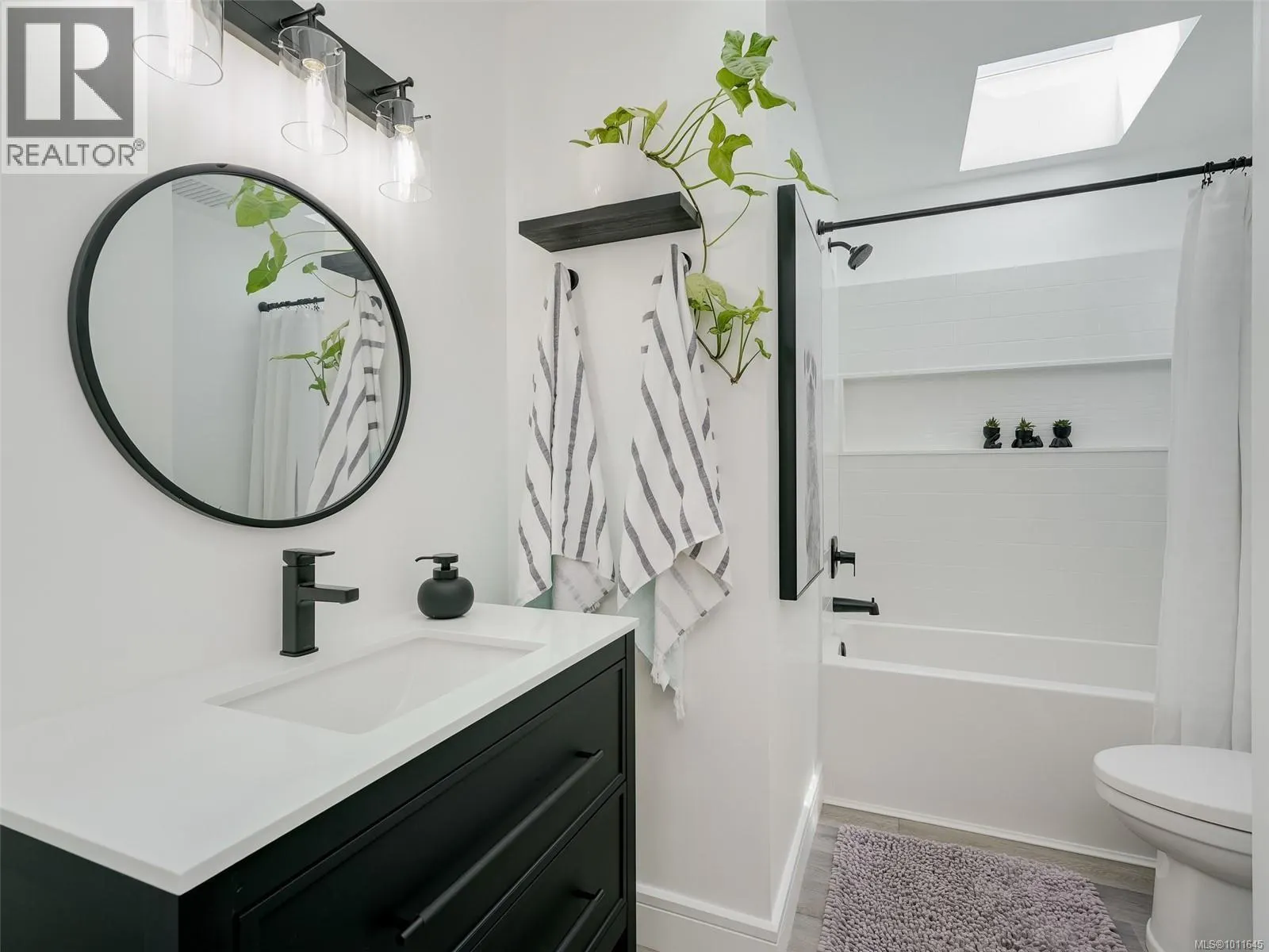 4774 Cordova Bay Rd