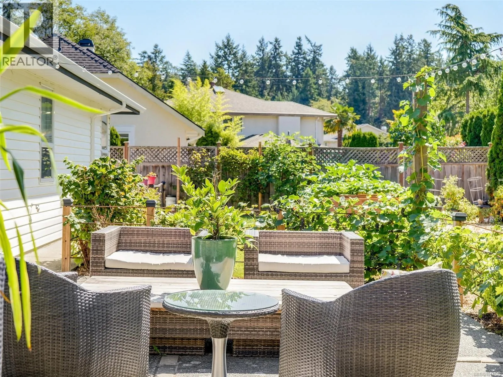 4774 Cordova Bay Rd
