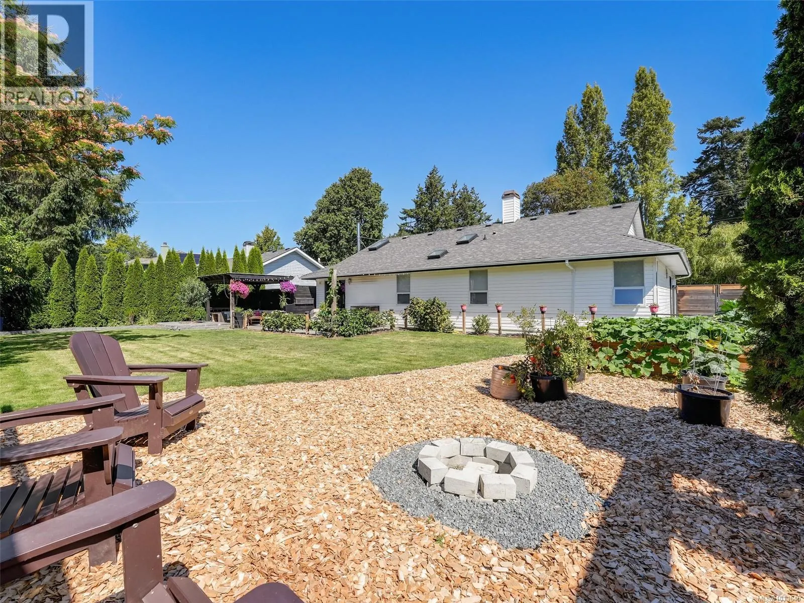 4774 Cordova Bay Rd
