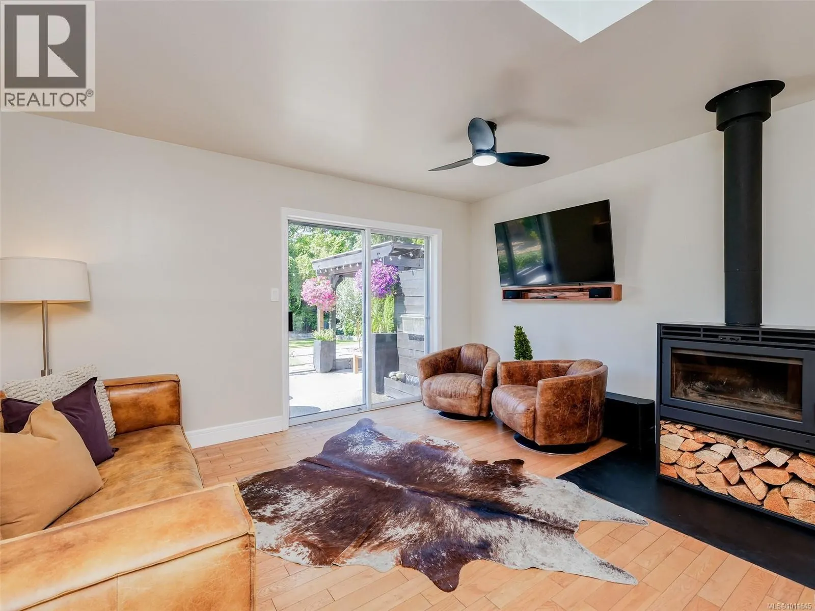 4774 Cordova Bay Rd
