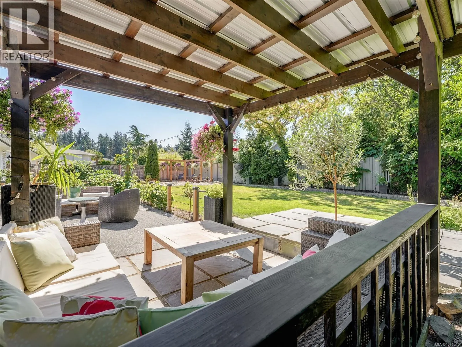 4774 Cordova Bay Rd