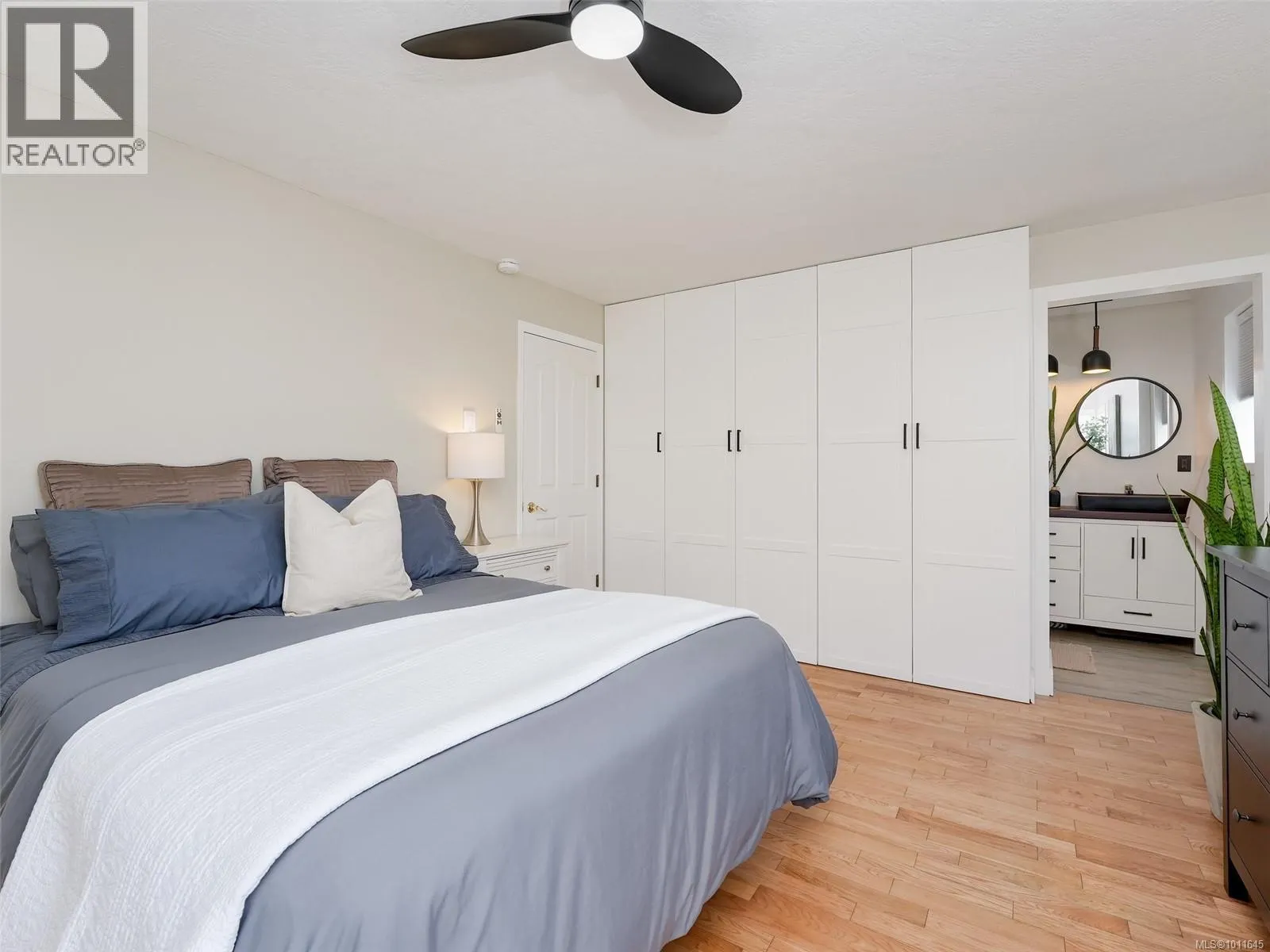 4774 Cordova Bay Rd