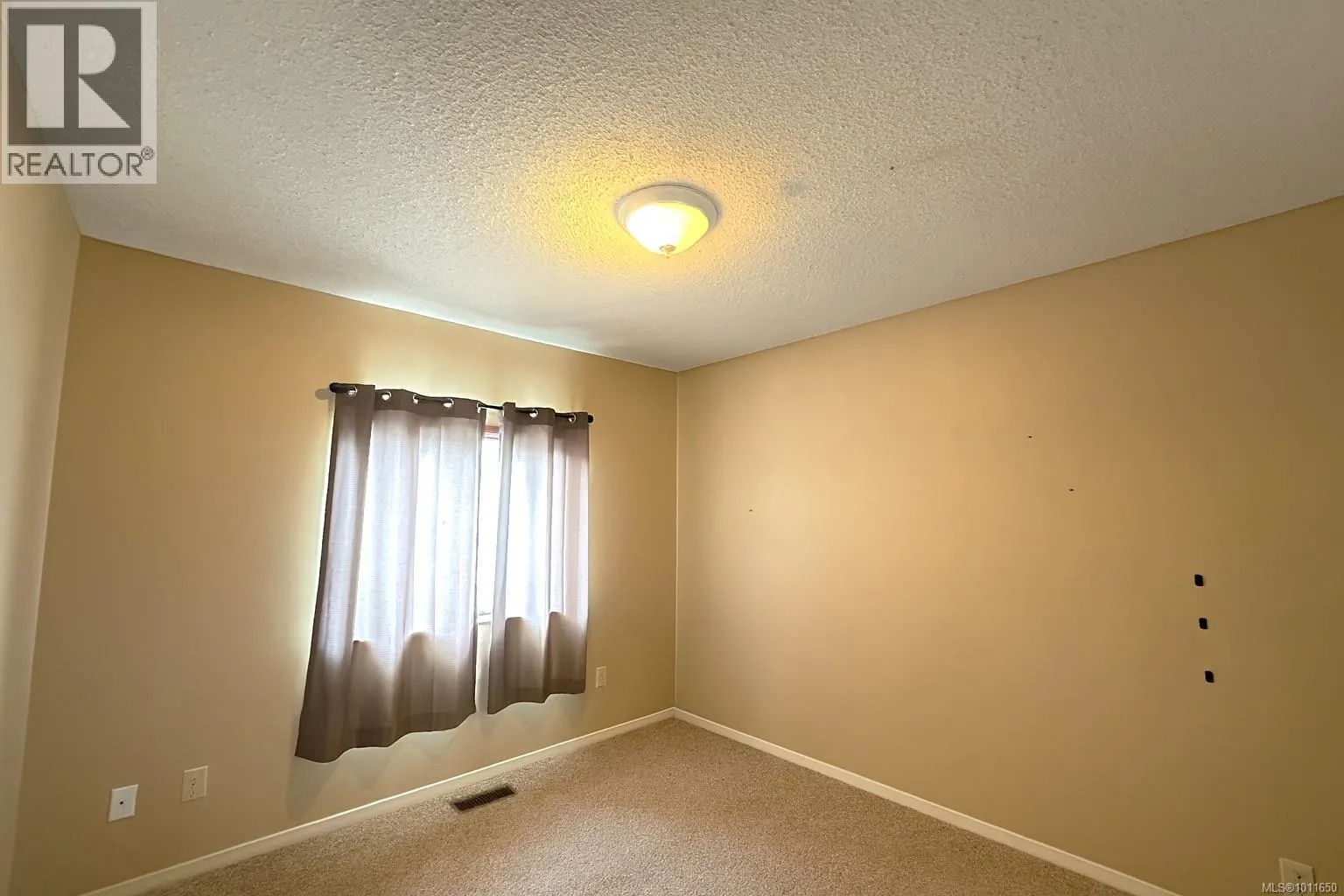 2000 Chelan Cres