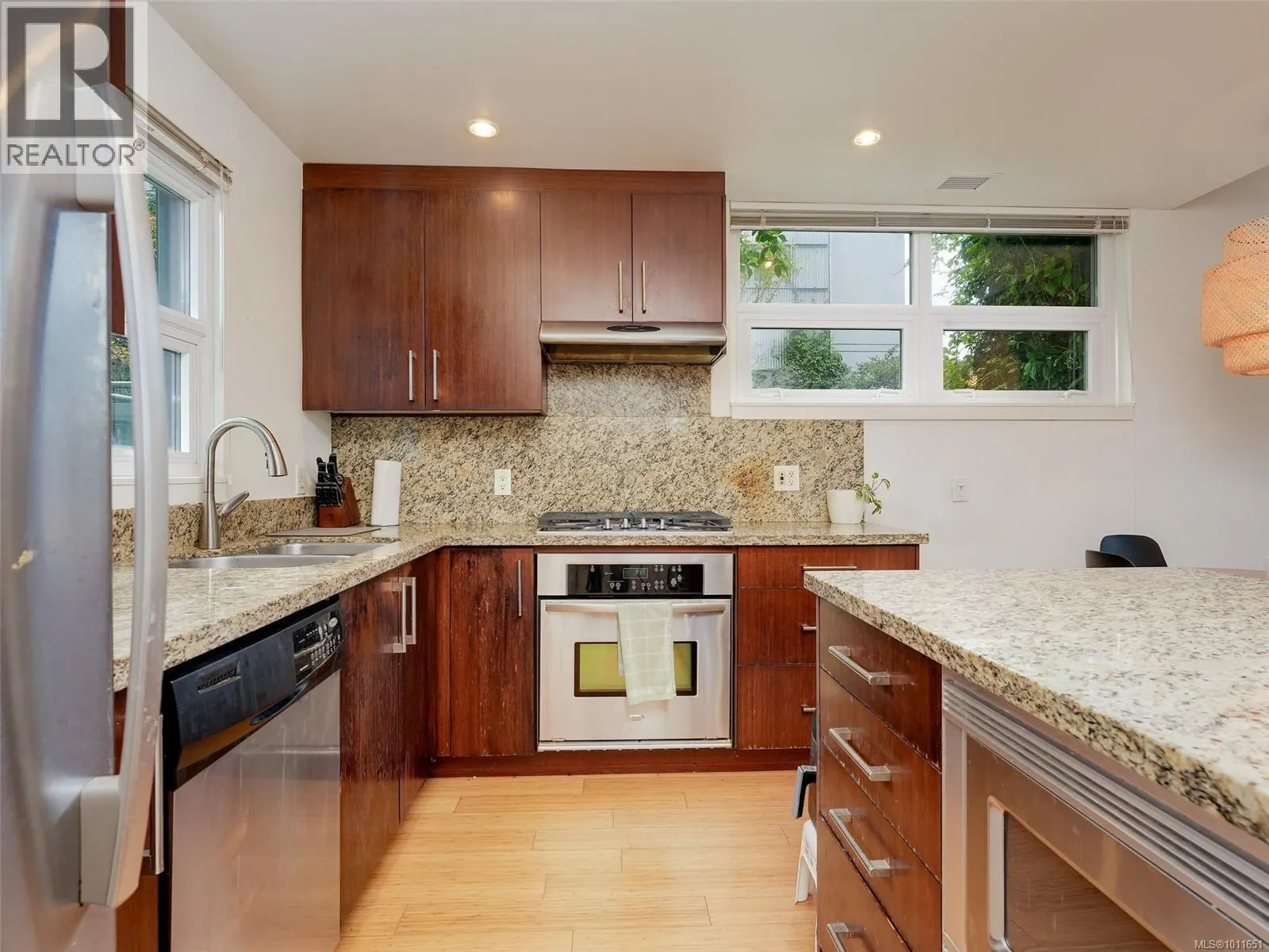 101 379 Tyee Rd