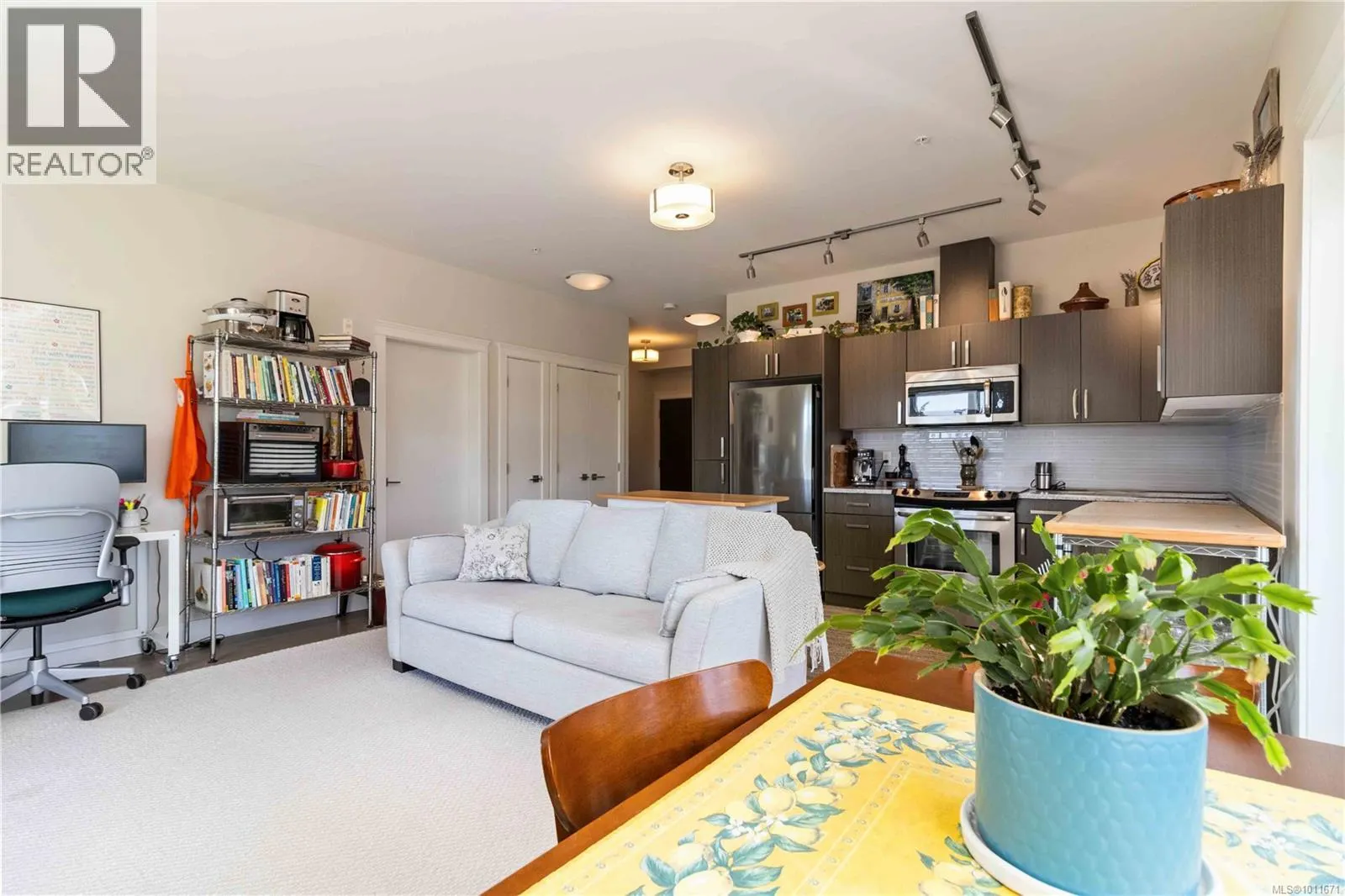 408 1900 Watkiss Way