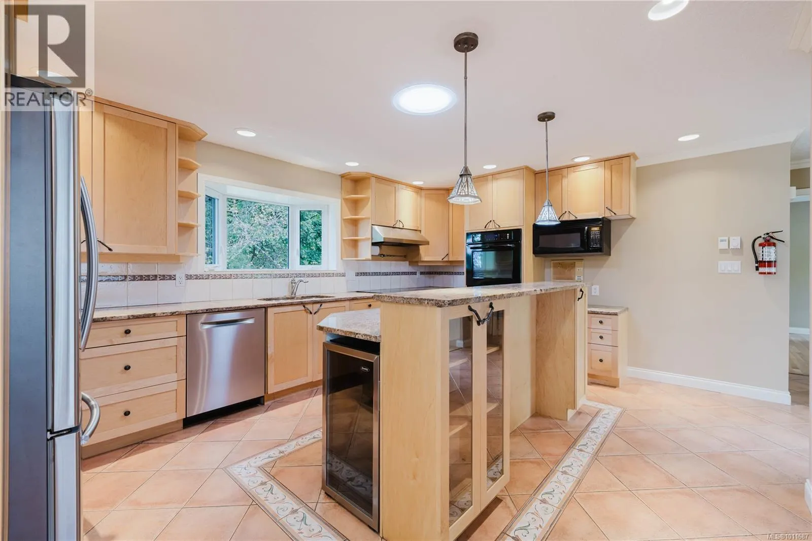 6912 Bayside Pl