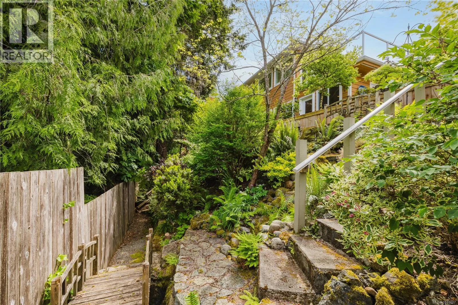 6912 Bayside Pl
