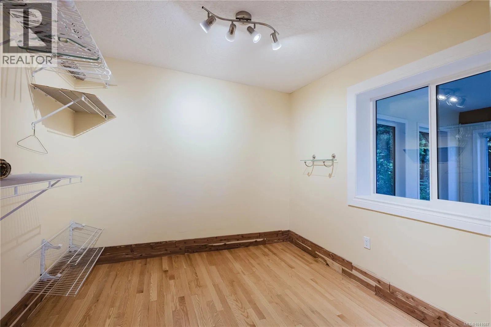 6912 Bayside Pl