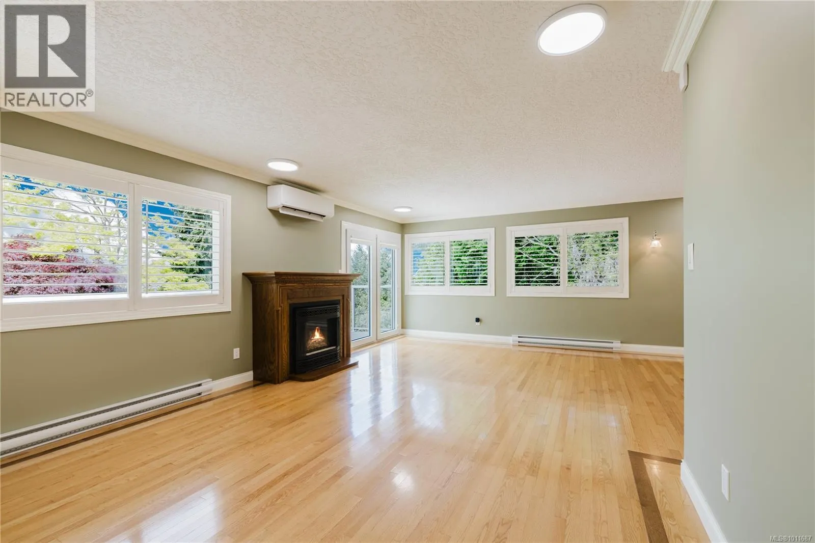 6912 Bayside Pl