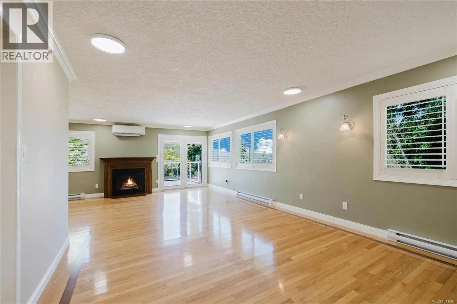 6912 Bayside Pl