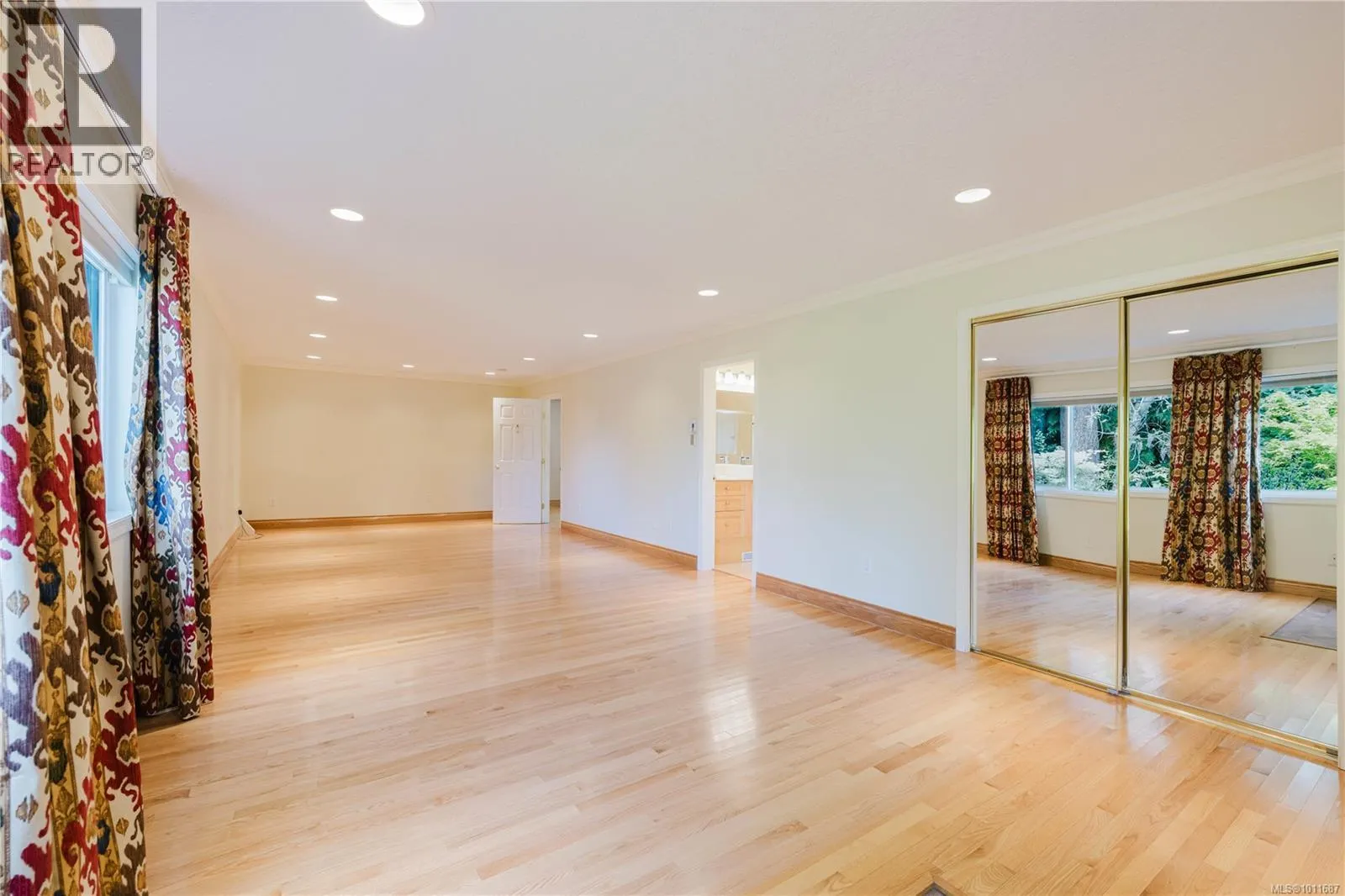6912 Bayside Pl