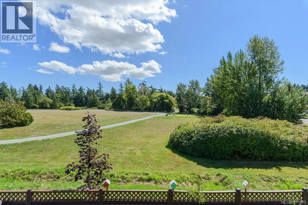 128 Paddock Pl