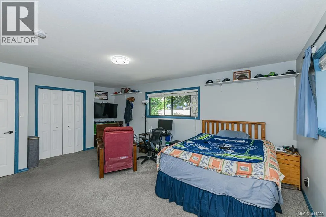 128 Paddock Pl