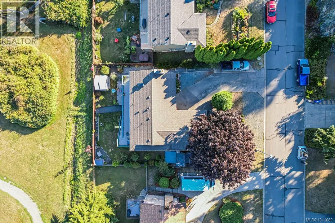128 Paddock Pl
