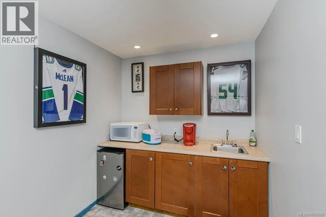 128 Paddock Pl