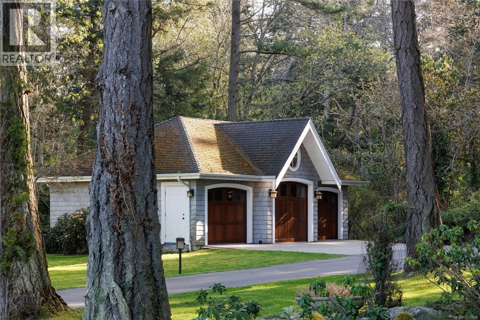 2600 Queenswood Dr