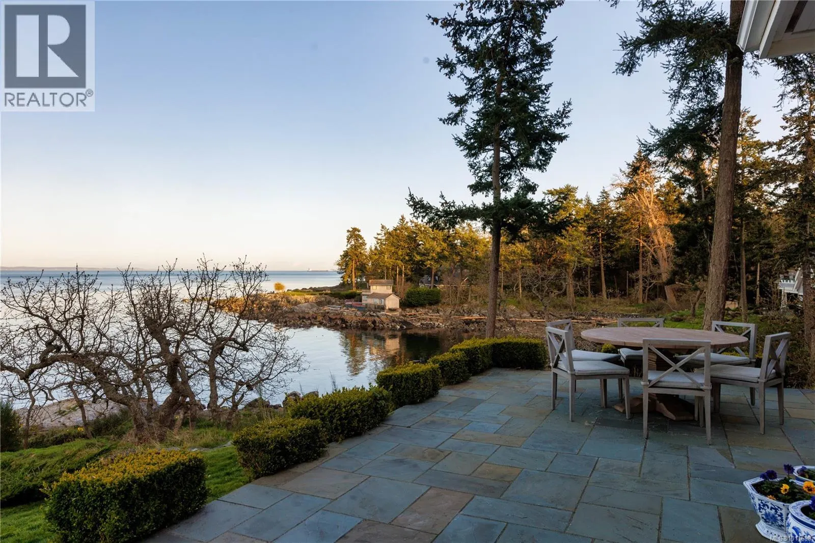 2600 Queenswood Dr