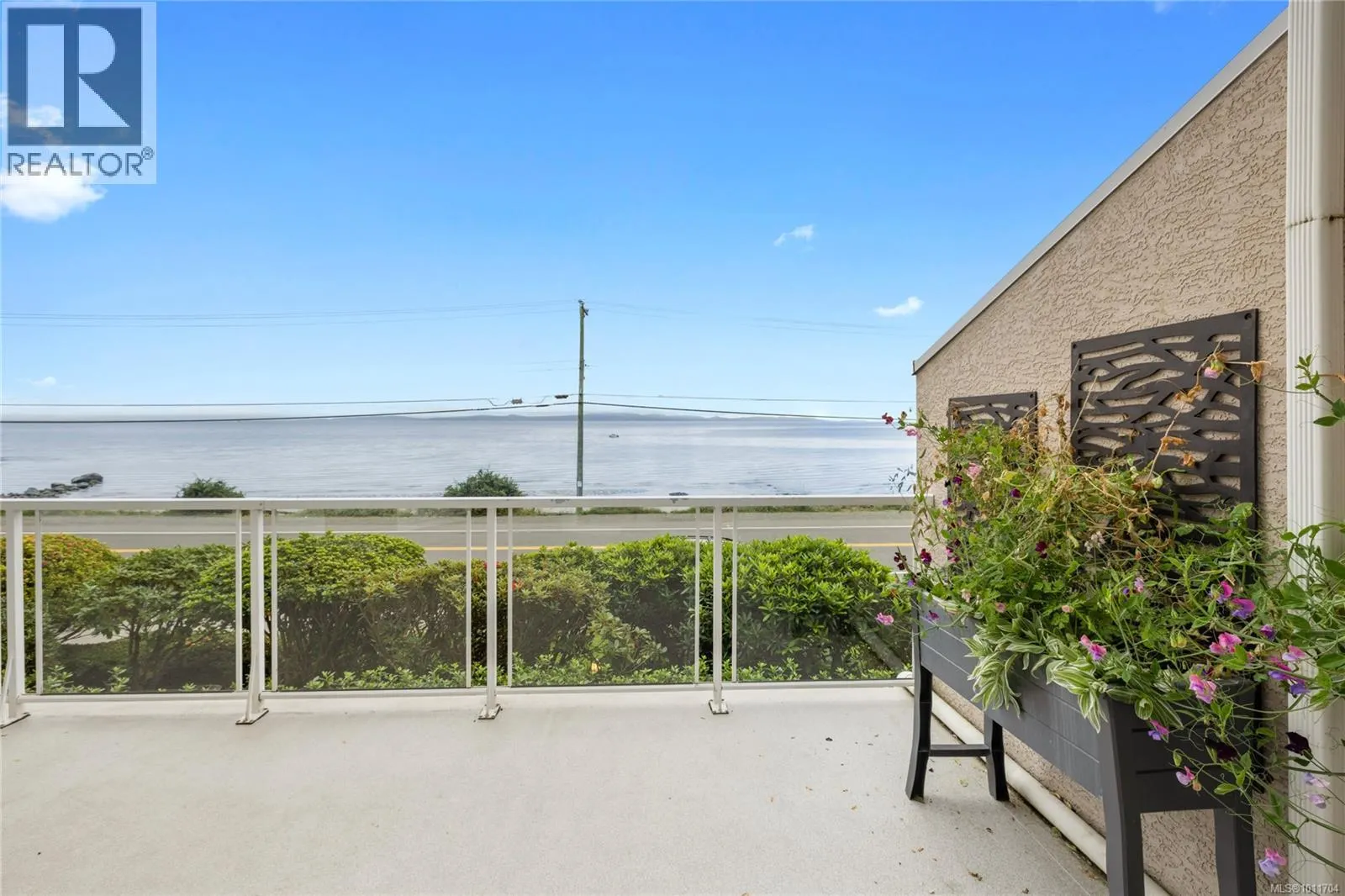 103 3156 Island Hwy W
