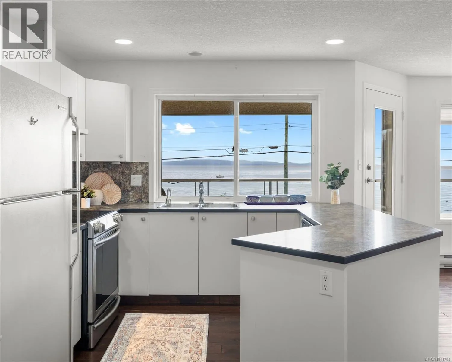 103 3156 Island Hwy W