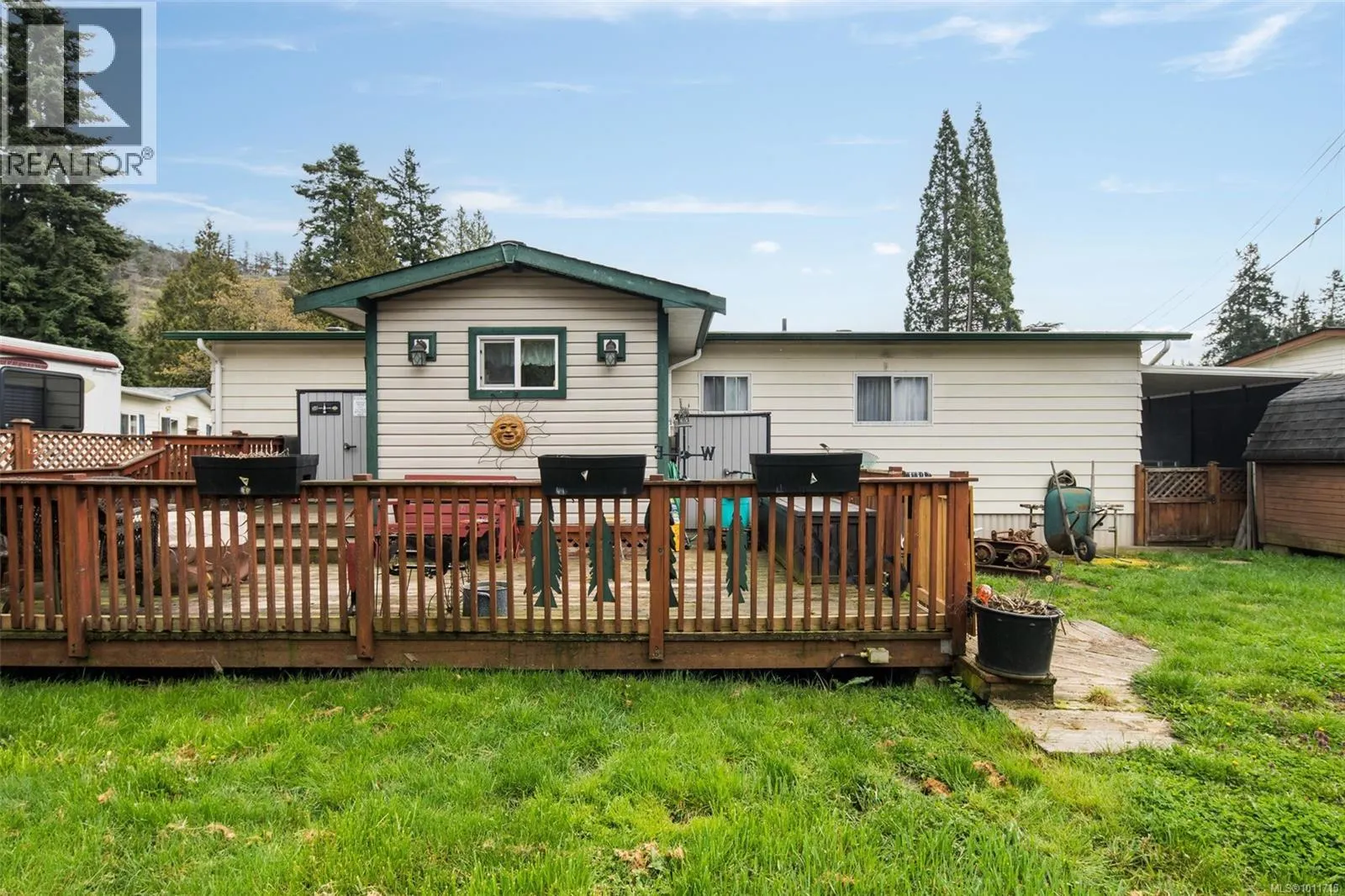 3 2607 Selwyn Rd