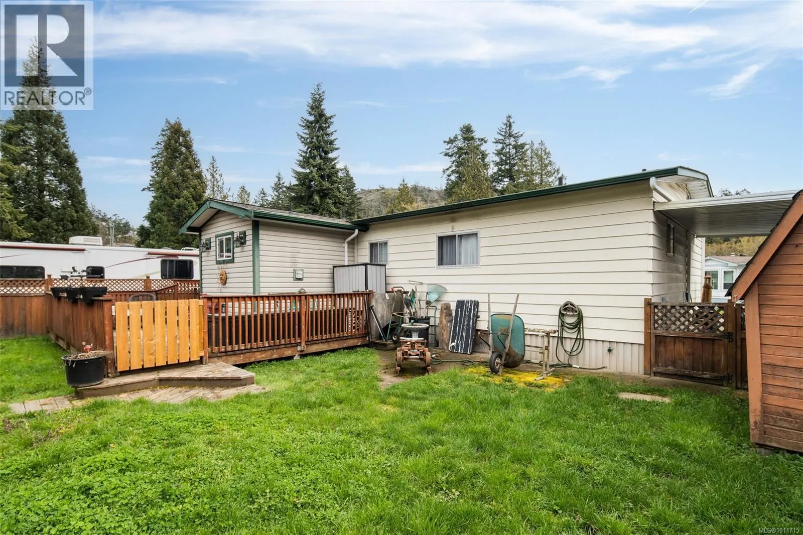 3 2607 Selwyn Rd