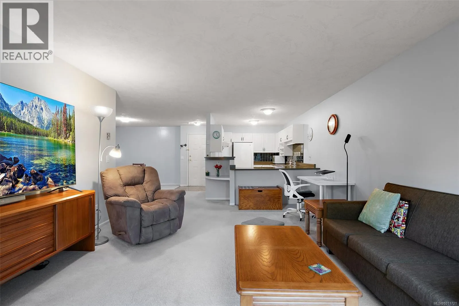 306 3880 Quadra St