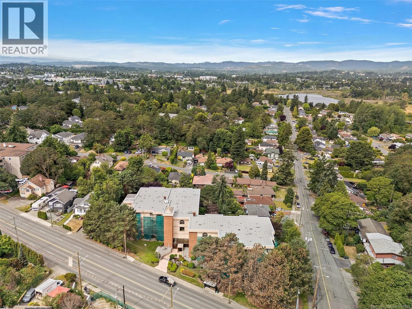 306 3880 Quadra St