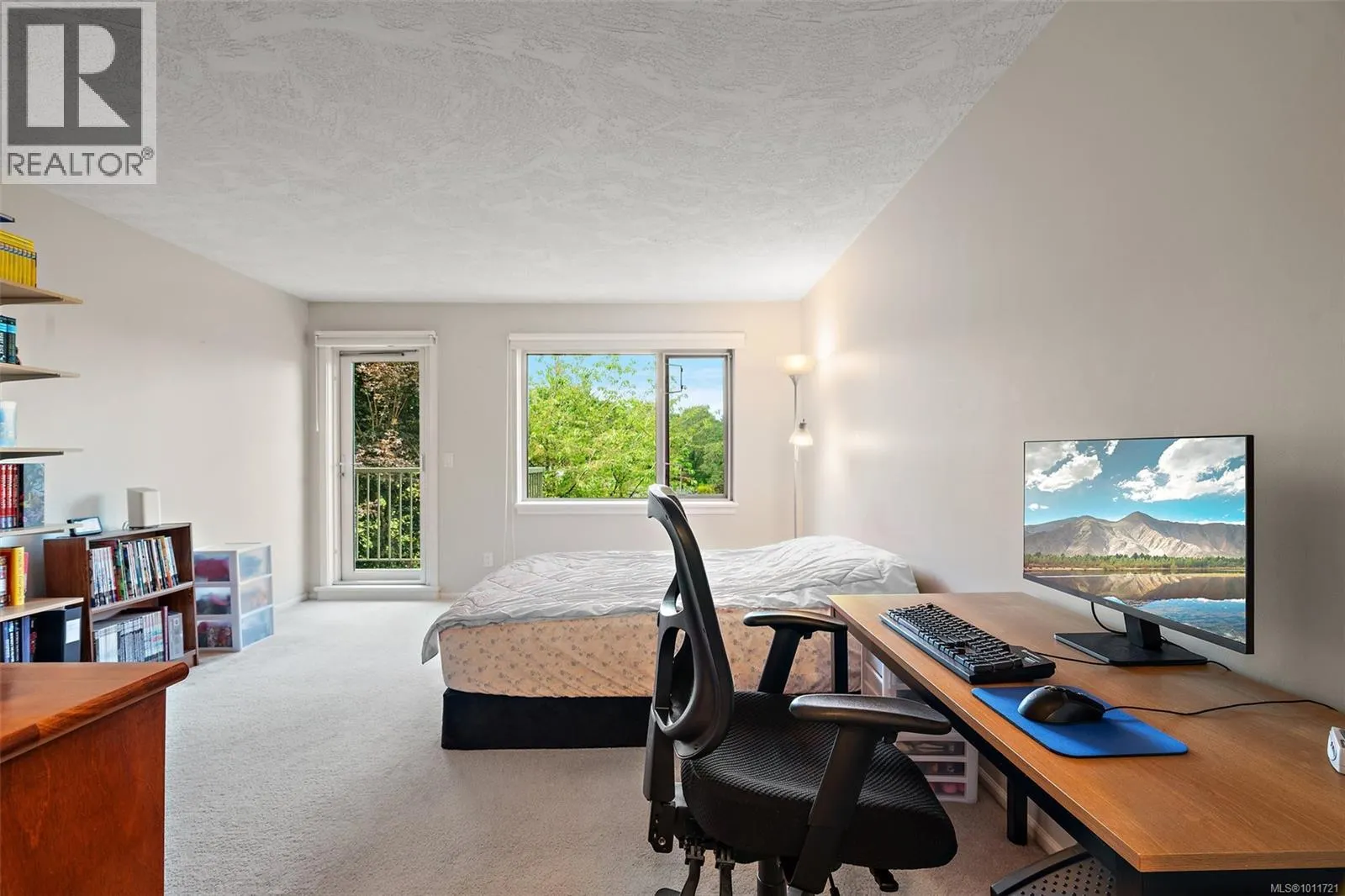 306 3880 Quadra St