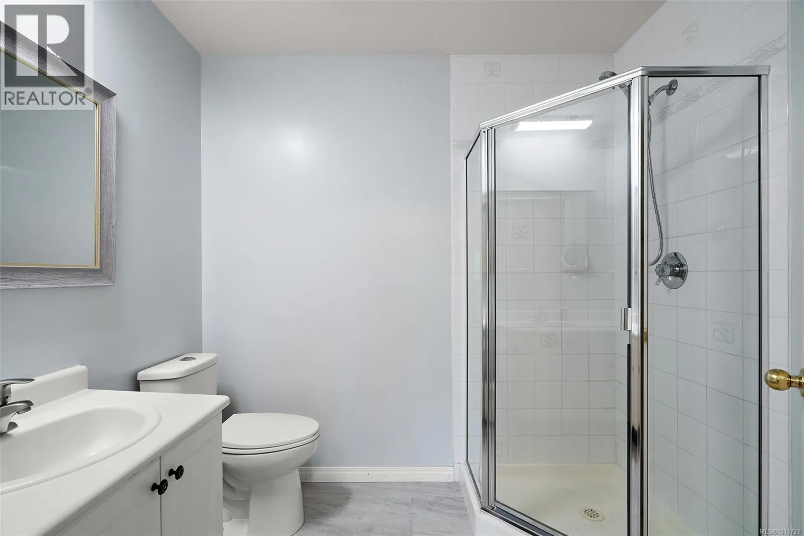 306 3880 Quadra St