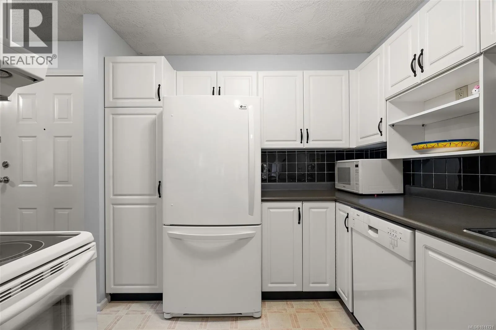 306 3880 Quadra St